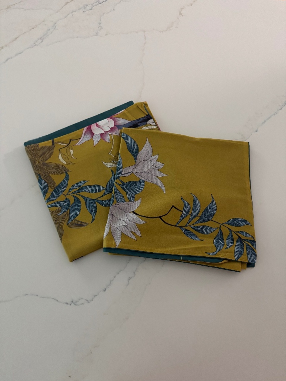2 x King sized flower and exotic bird print 100% pillowcases NEVER USED